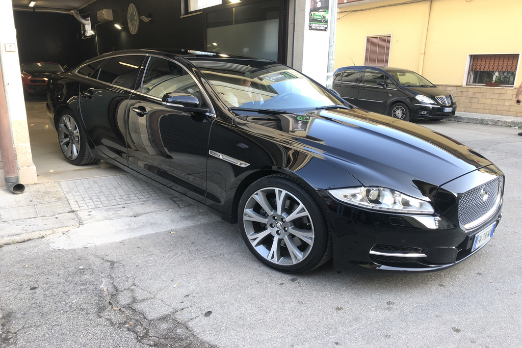 Jaguar XJ