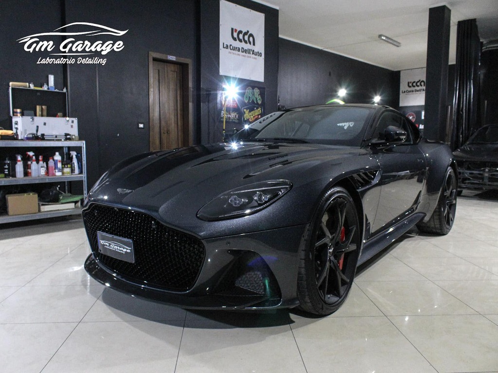 Aston Martin DBS SUPERLEGGERA