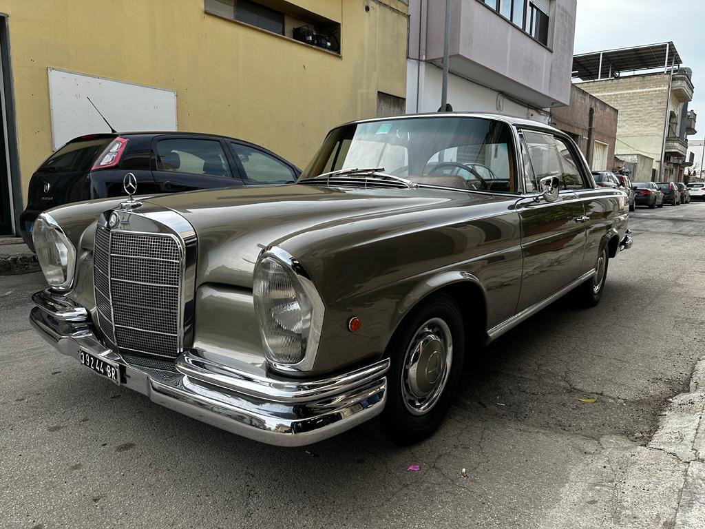 Mercedes 220 SE